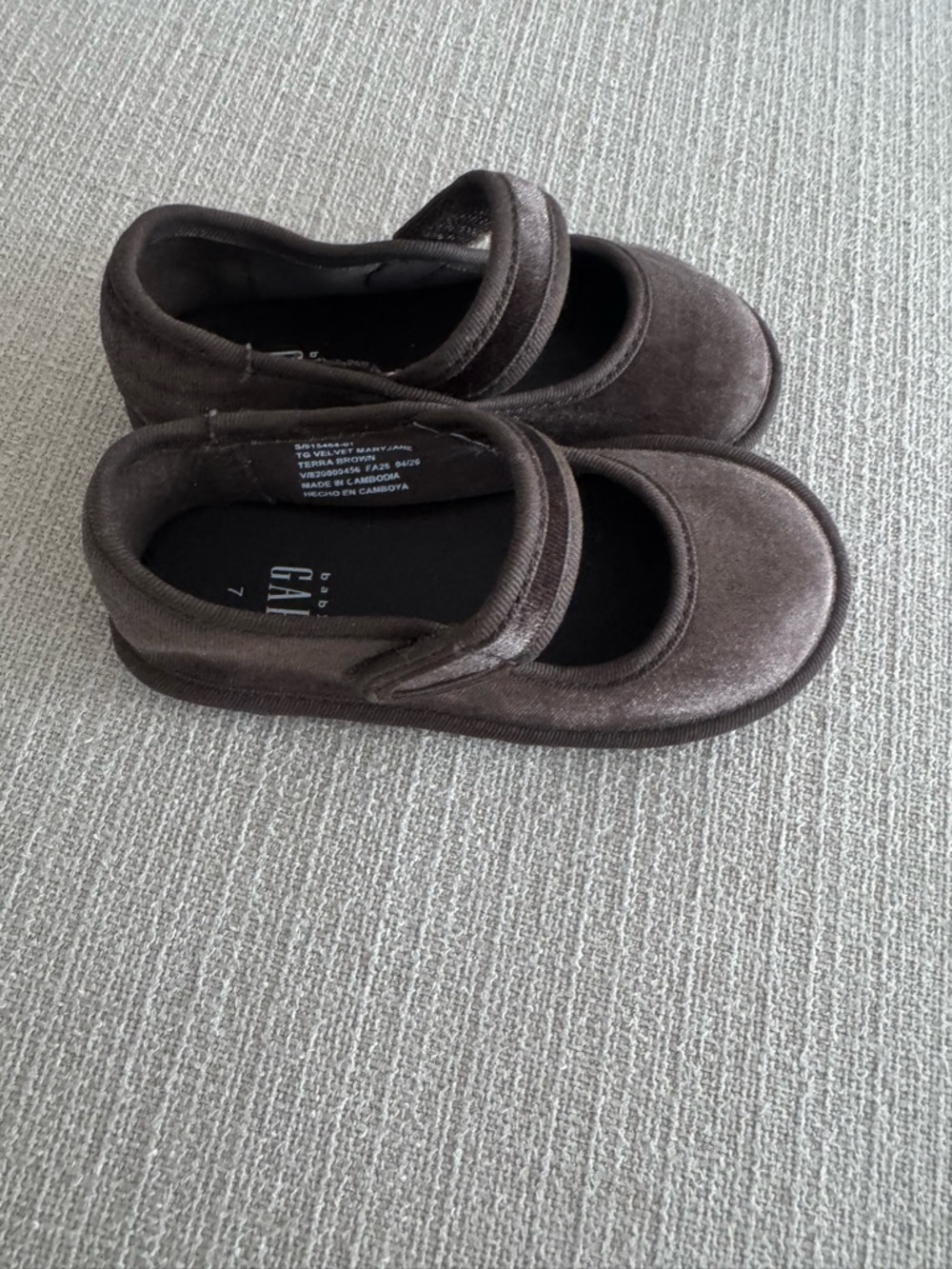Toddler Girl GAP velvet brown Mary Jane Shoes (never worn)